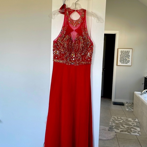 Dresses & Skirts - Beautiful red evening gown